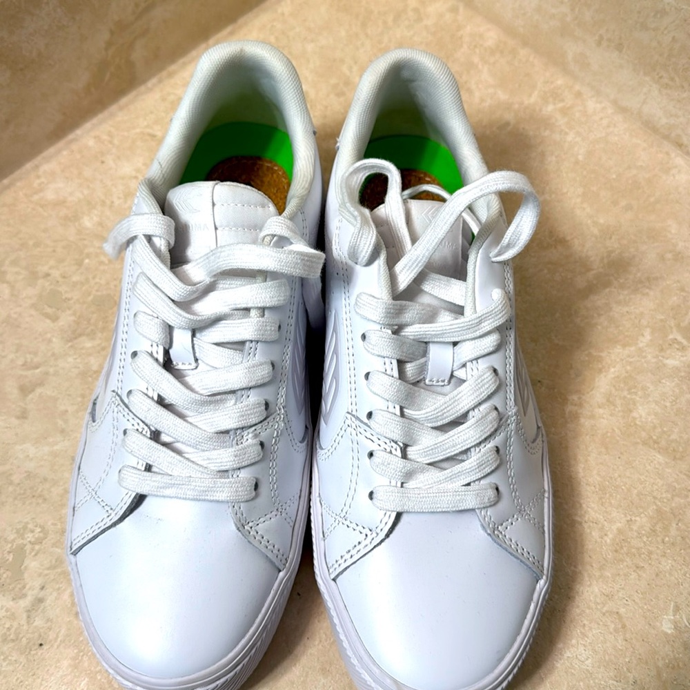 Cariuma Salvas - didn’t return w/in exchange window. Mens 9.5 women’s 11.